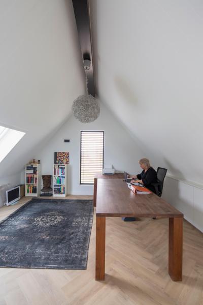 现代 书房 书桌椅 简约 创意 阁楼