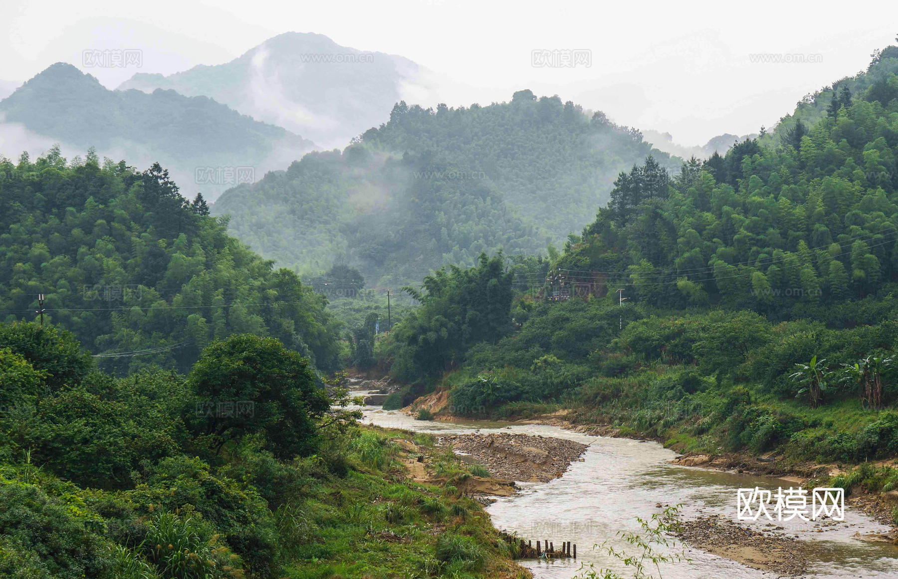 白天山间外景