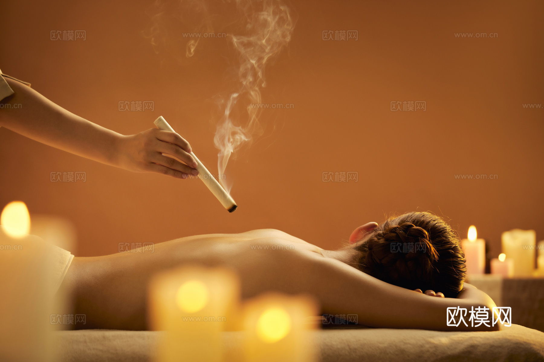 新中式中医背部艾灸海报