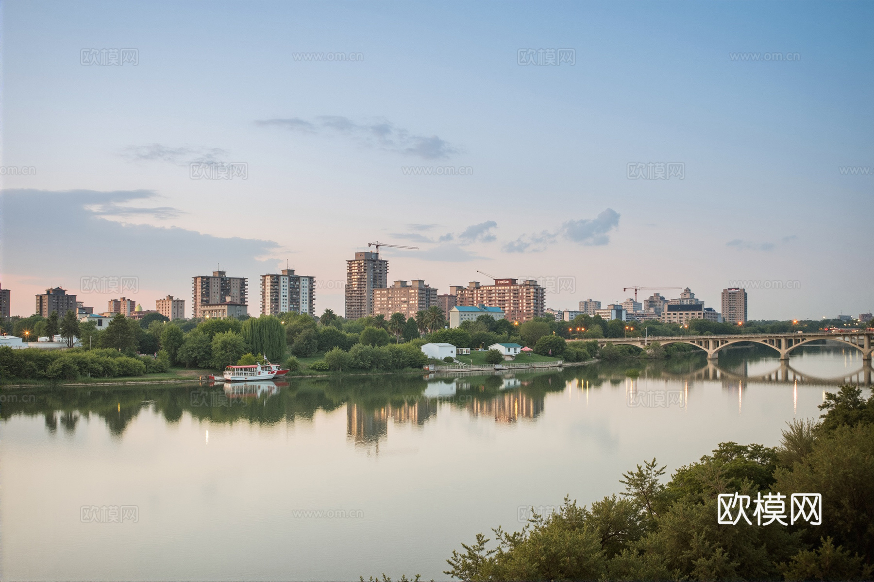 白天城市外景