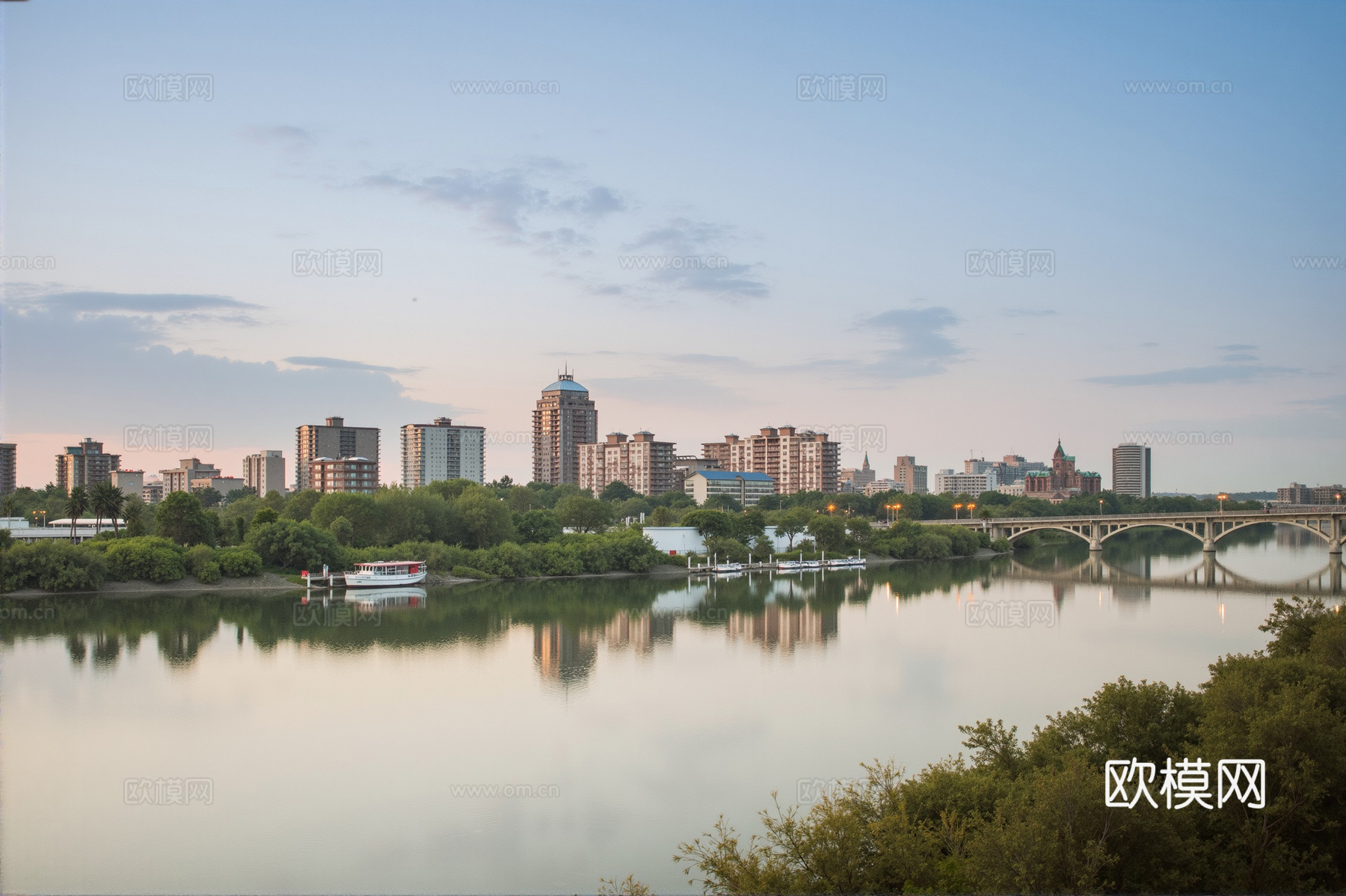 白天城市外景