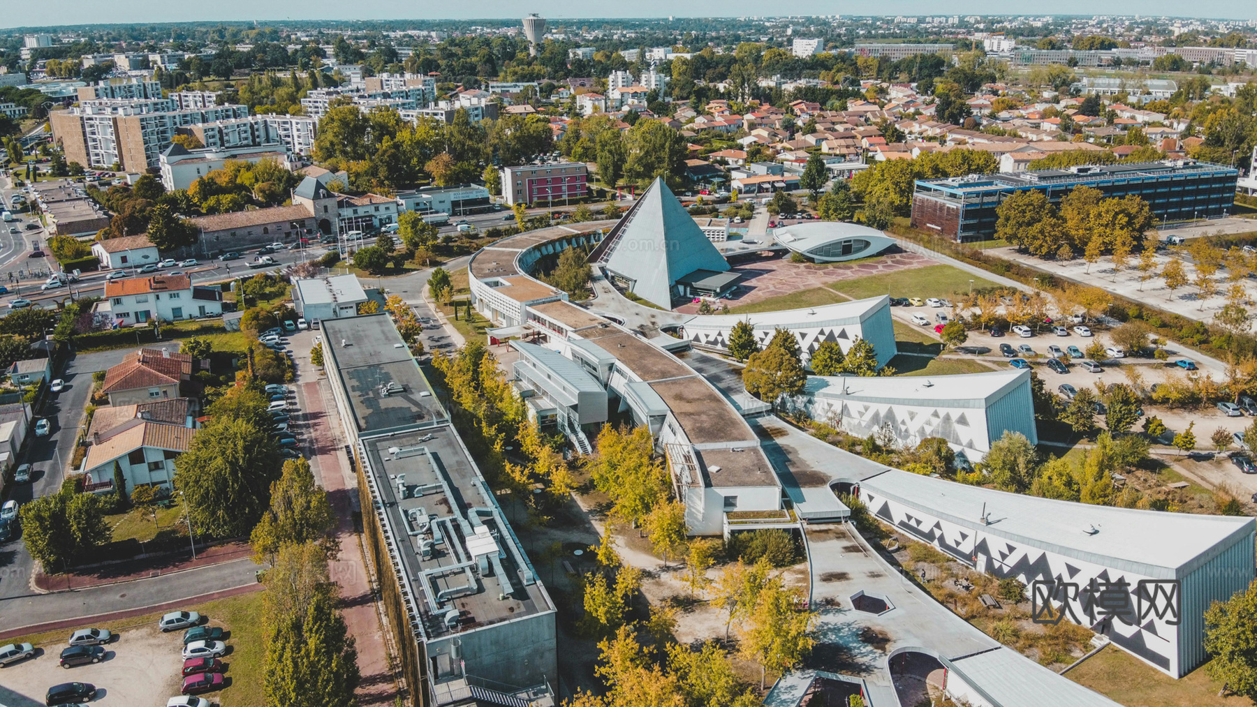 白天城市天空外景下载