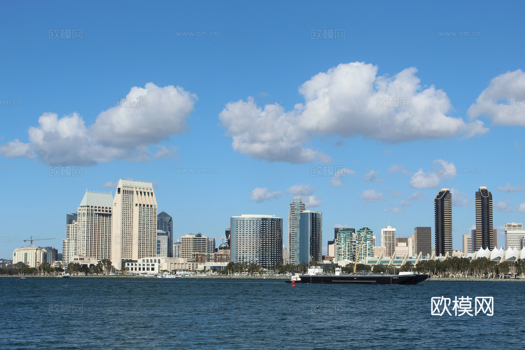 白天城市天空外景
