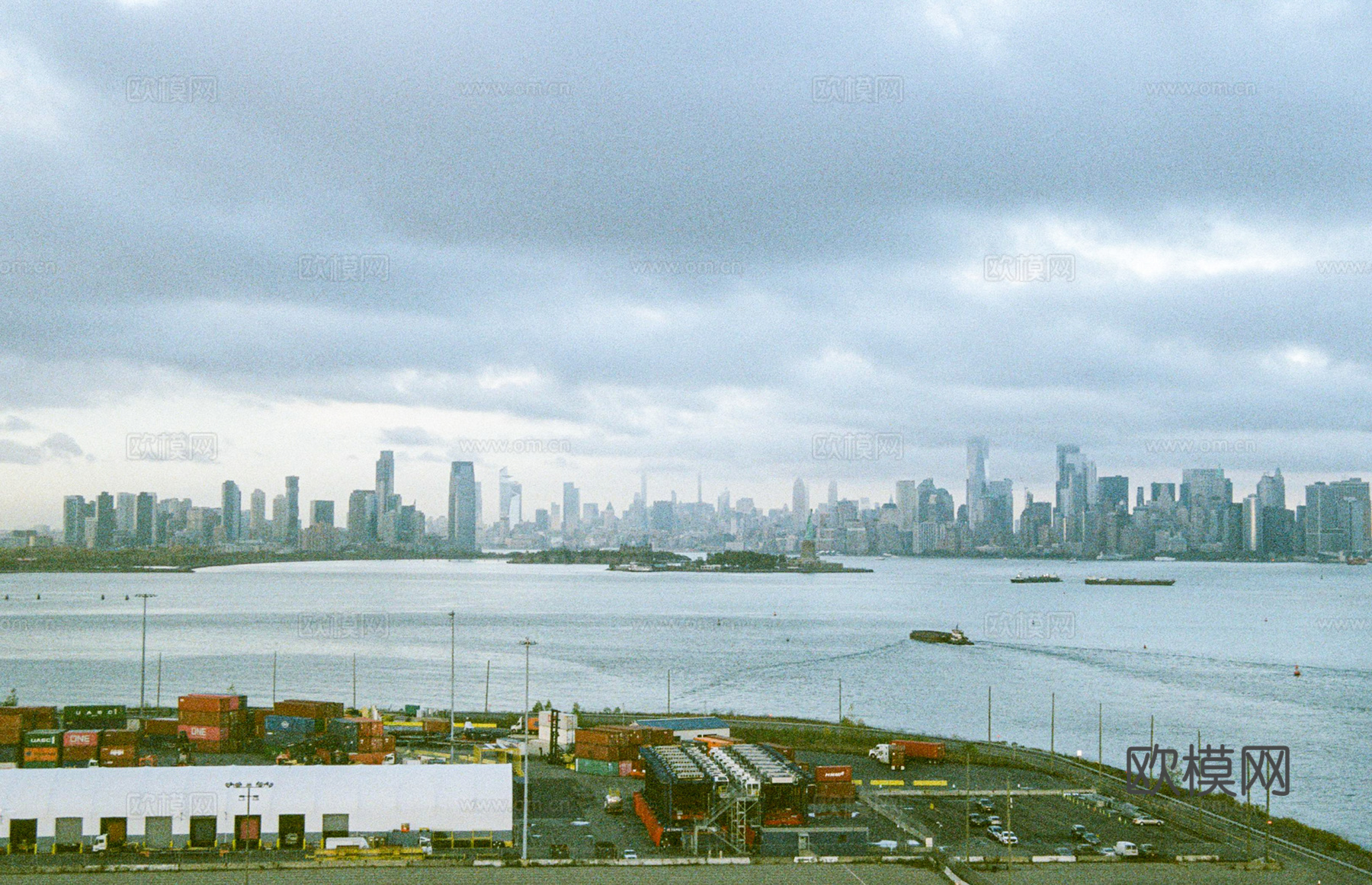 白天城市天空外景