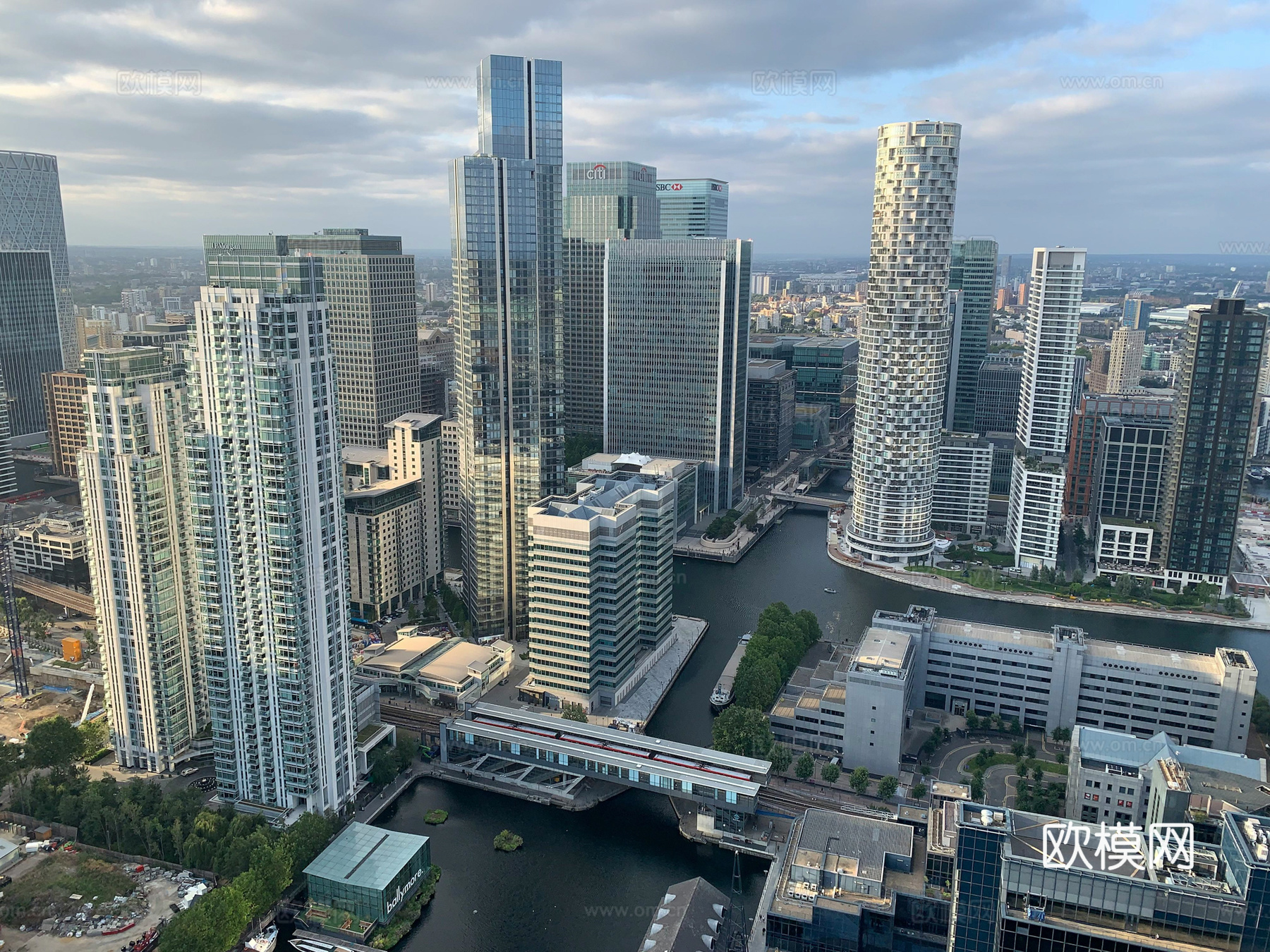 白天城市天空外景