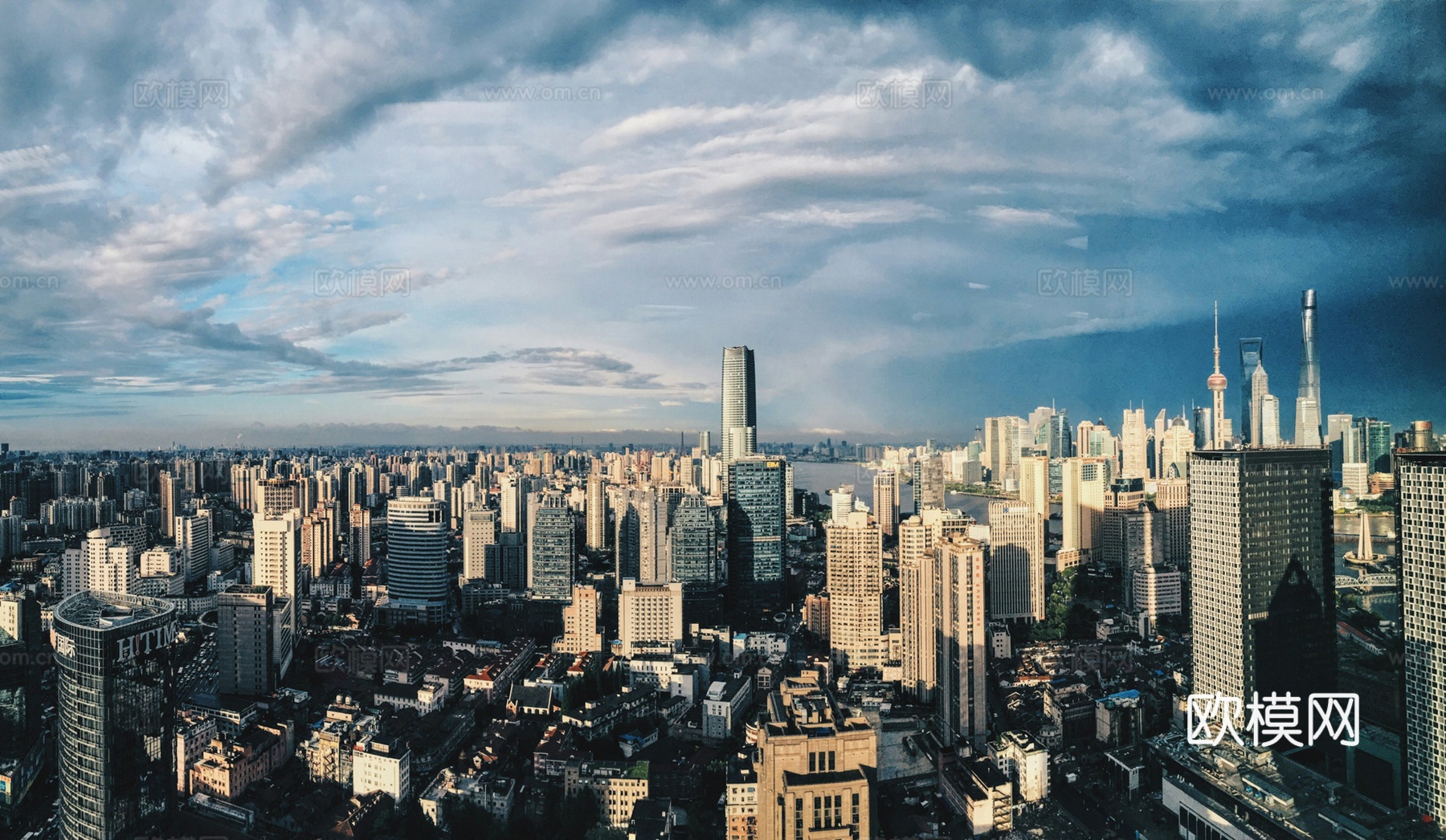 白天城市天空外景