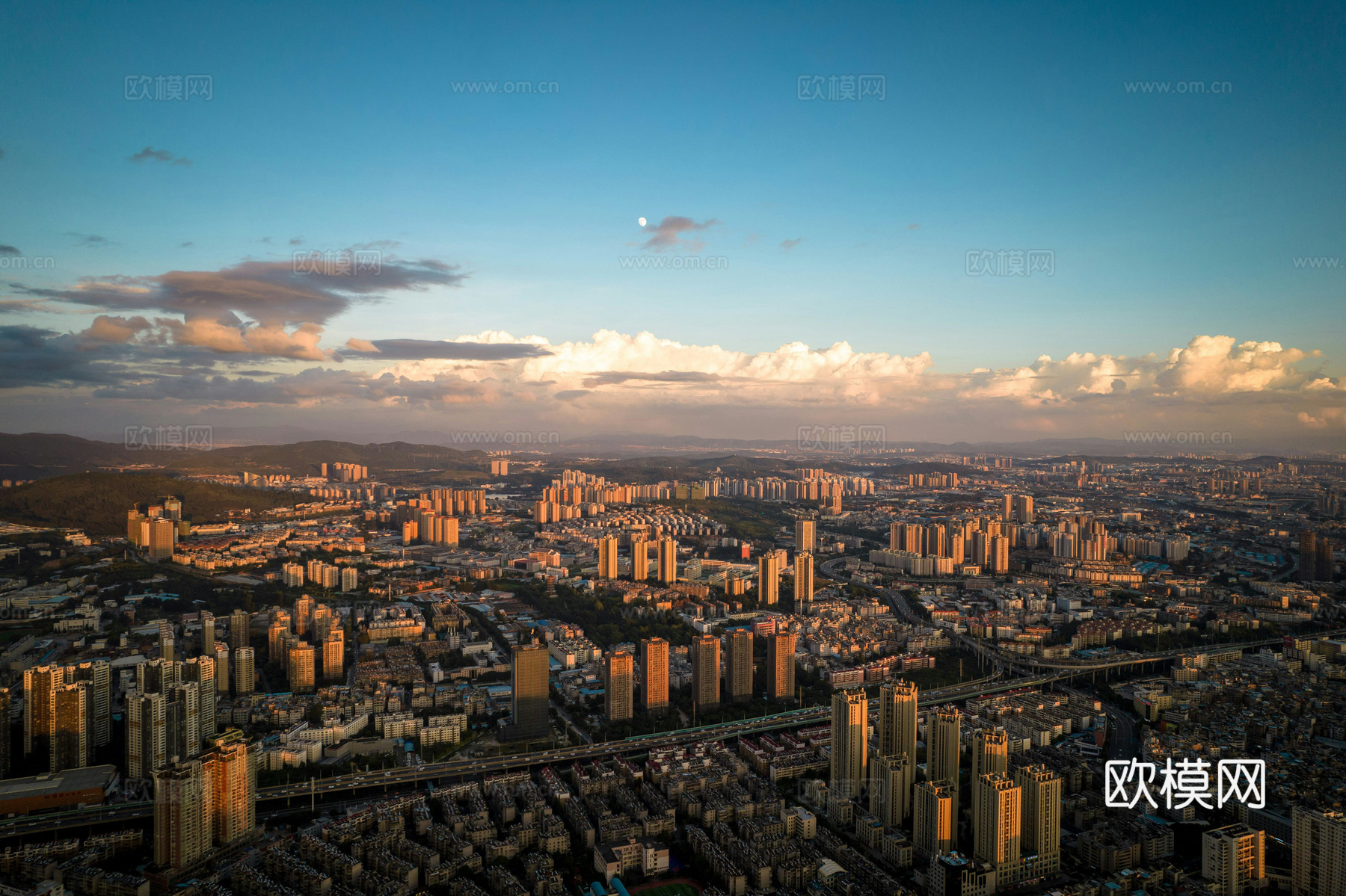 白天城市天空外景