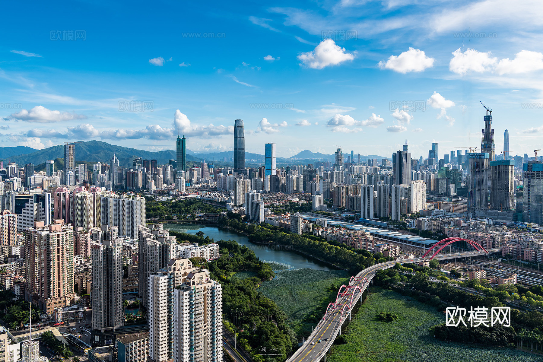 高层窗外城市景观