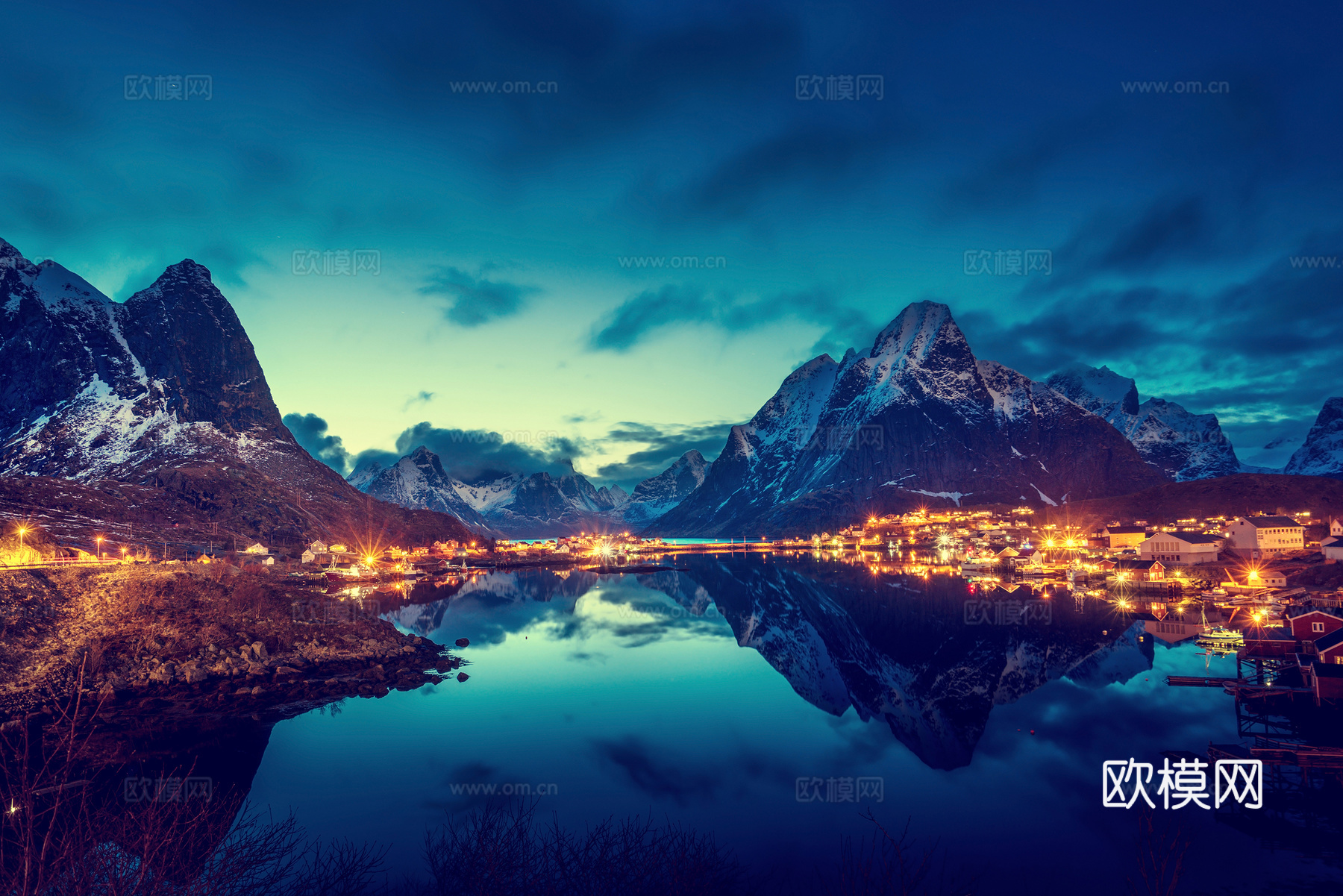 山谷湖泊夜景  外景