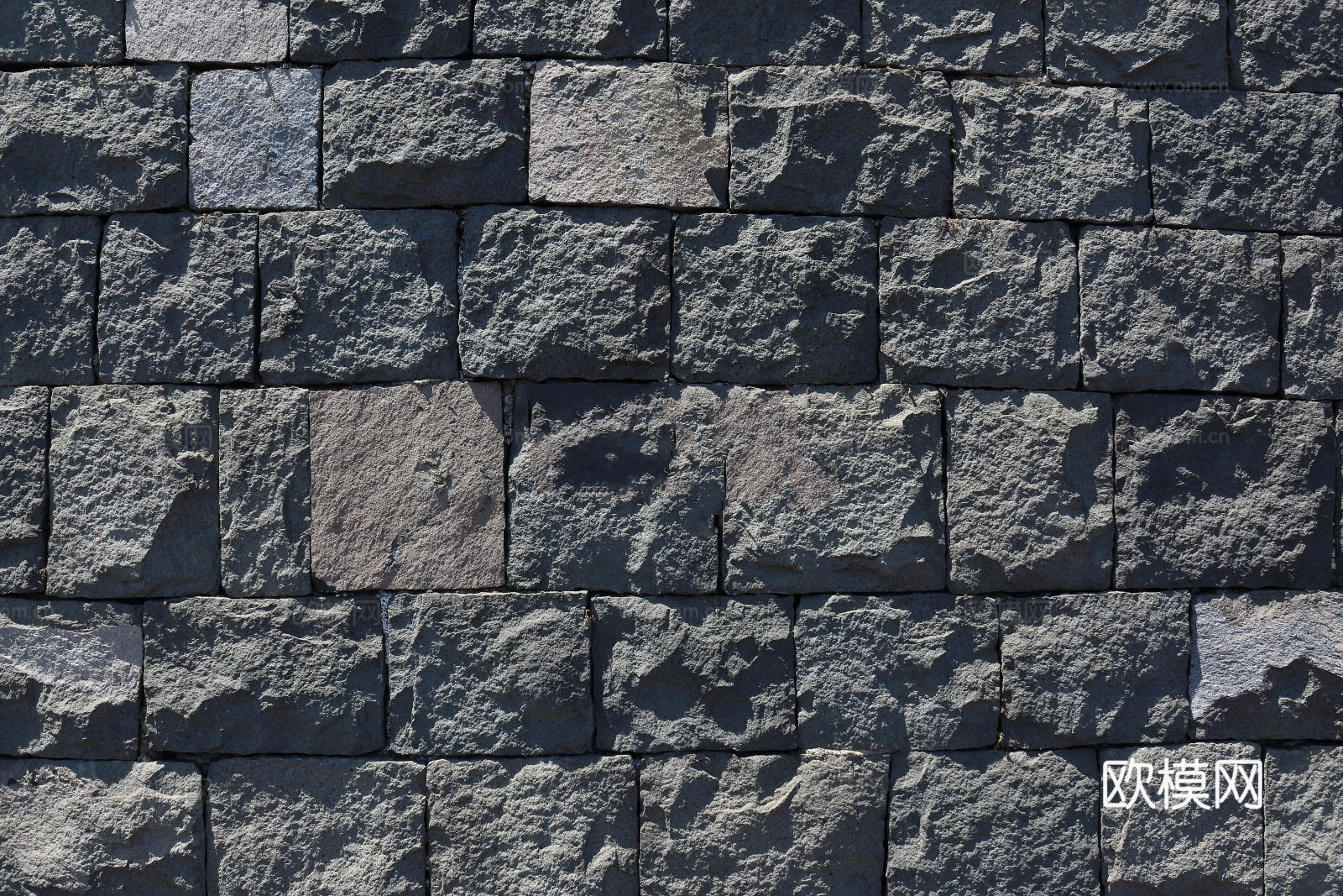 规则矩形形态干垒石，毛石墙面80