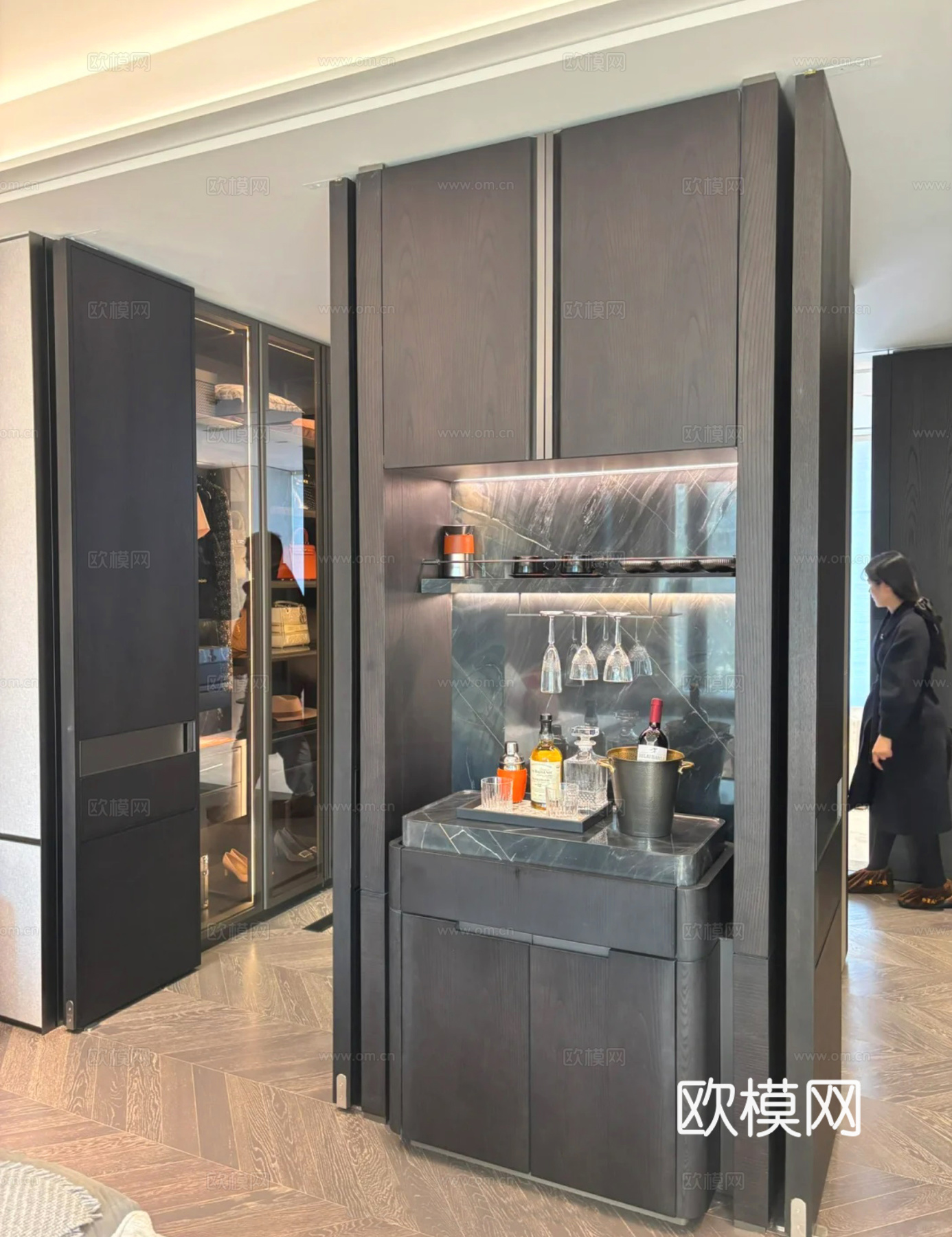 内嵌小型酒吧柜、mini吧柜详图、卧室迷你酒吧柜子、天地轴门cad施工图