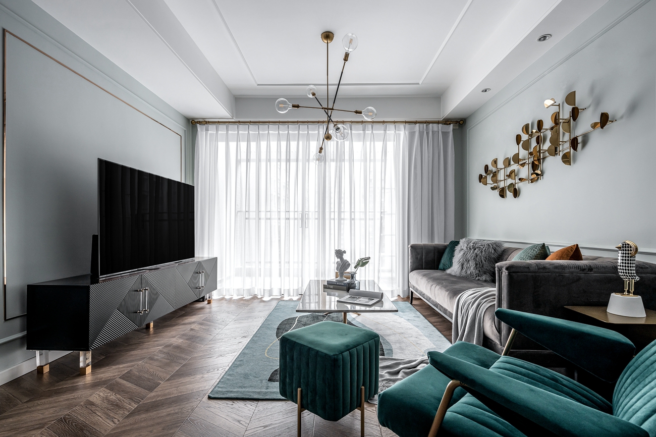 所以我们在一些公共区域增添了很多三人互动的区域,在兼具轻奢风格的