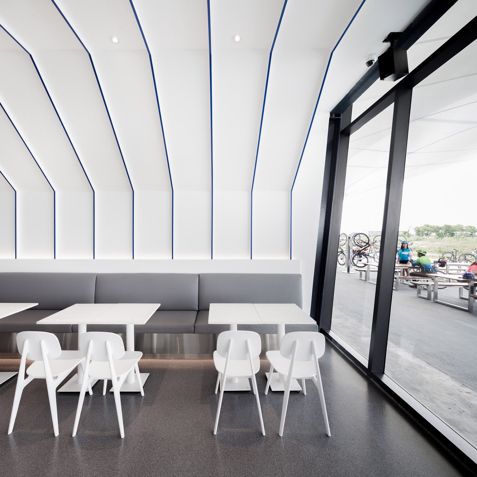 极简线条与纯粹色彩的空间碰撞kaizenskylane咖啡馆欧模网