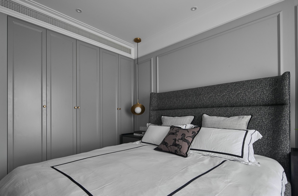 卧室的调性与整体空间,保持了高度的一致性.