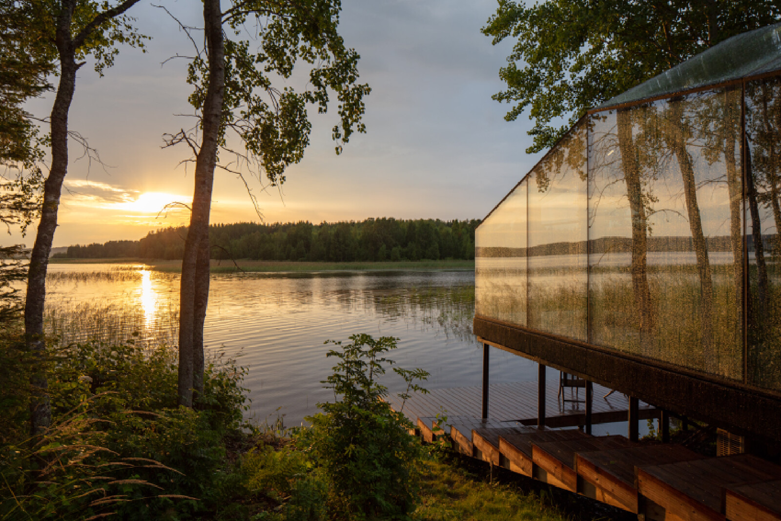 luciasmart 湖边的玻璃屋