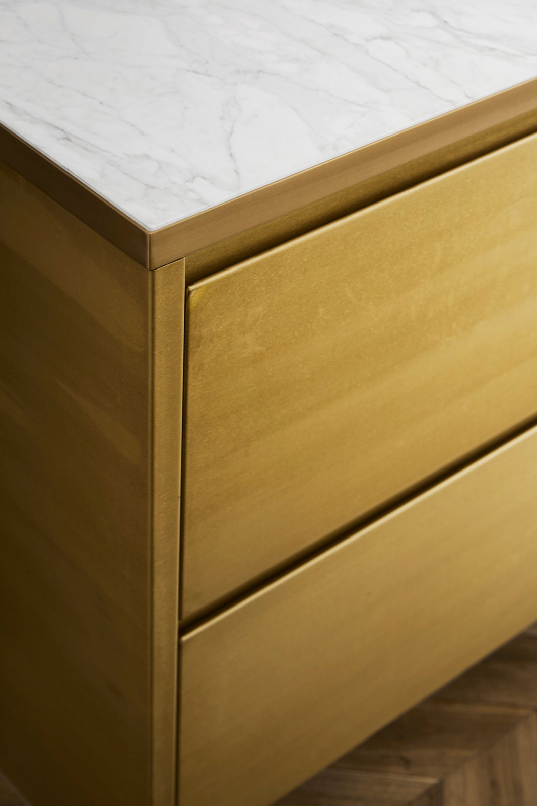 黄铜质感在空间中游走 | edwina glenn-欧模网